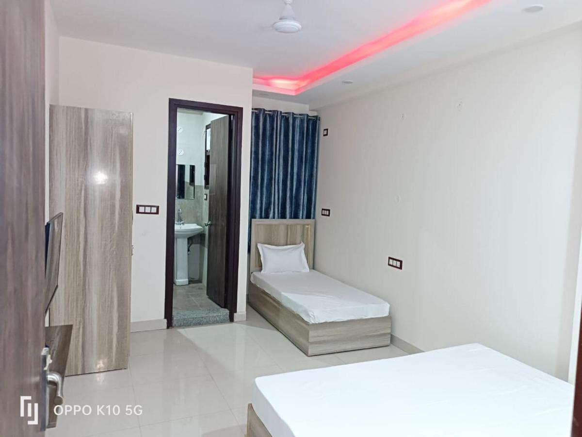Travel Inn At Delhi Airport Нью-Дели Экстерьер фото
