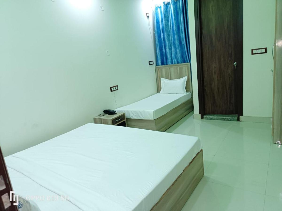 Travel Inn At Delhi Airport Нью-Дели Экстерьер фото