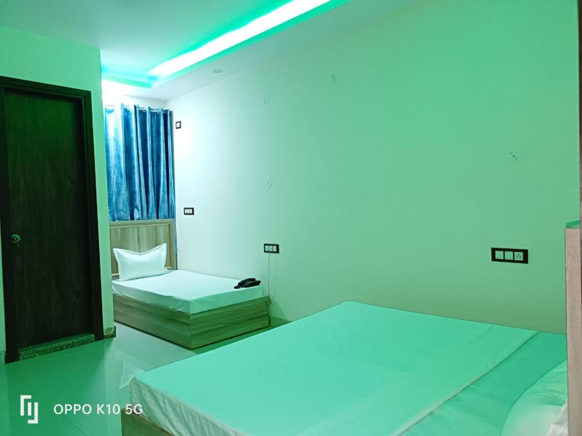 Travel Inn At Delhi Airport Нью-Дели Экстерьер фото