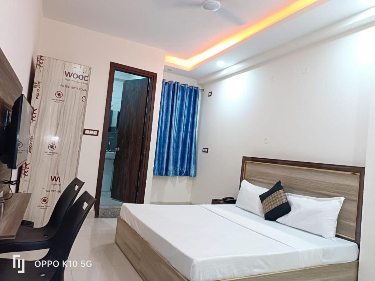Travel Inn At Delhi Airport Нью-Дели Экстерьер фото