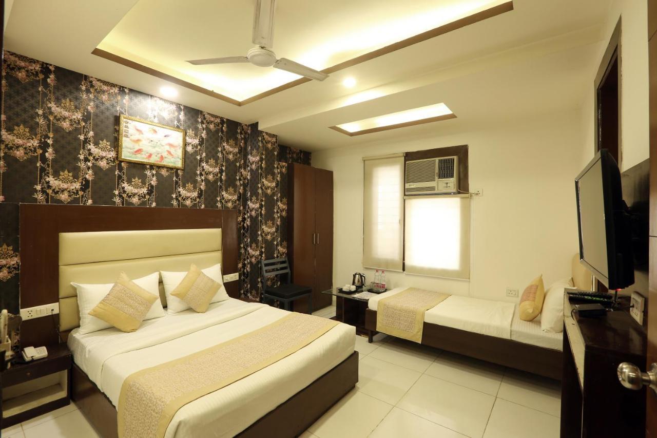 Travel Inn At Delhi Airport Нью-Дели Экстерьер фото